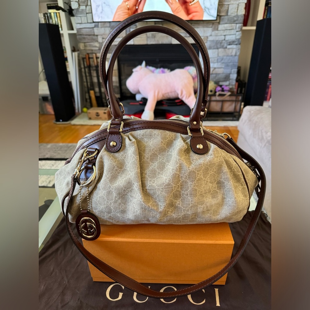 EUC Gucci GG Canvas Sukey Boston Bag (Beige)